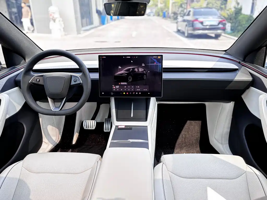 Tesla Model Y L — миниатюра 9