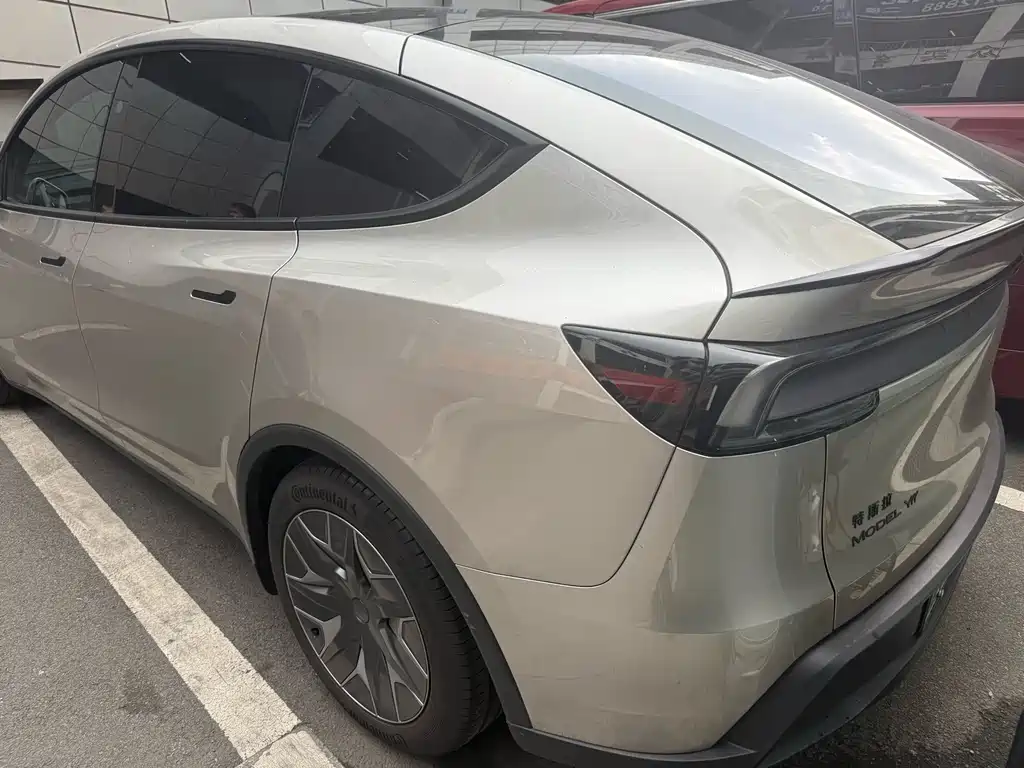 Tesla Model Y L 2025
