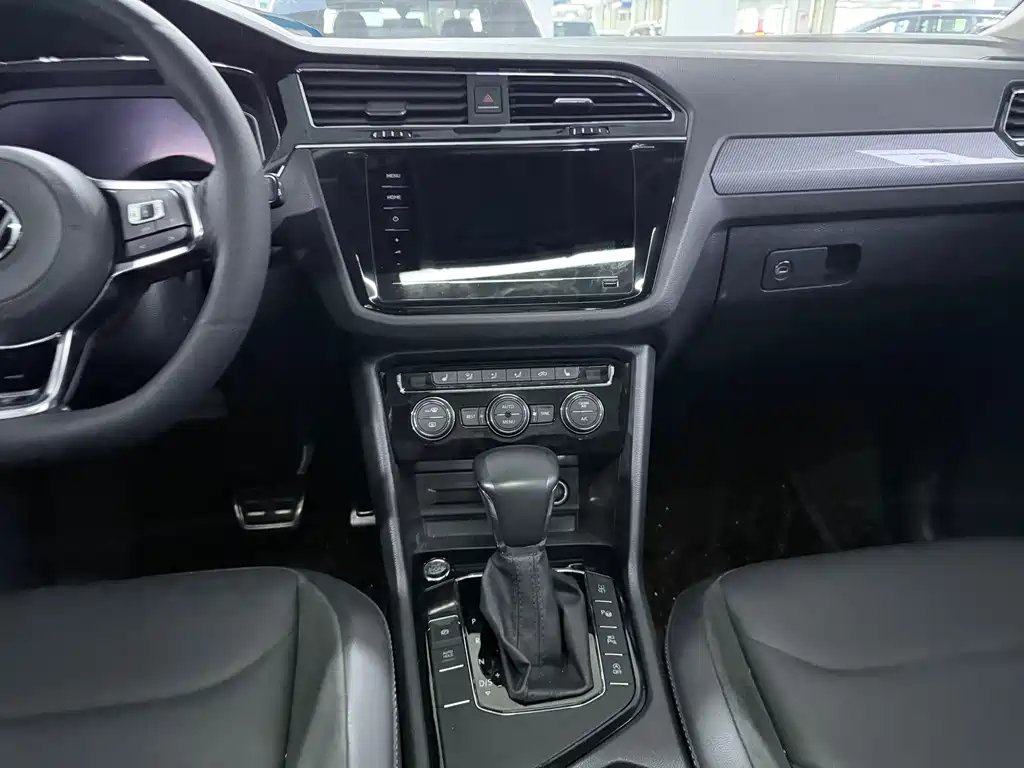 Volkswagen Tiguan L — миниатюра 14