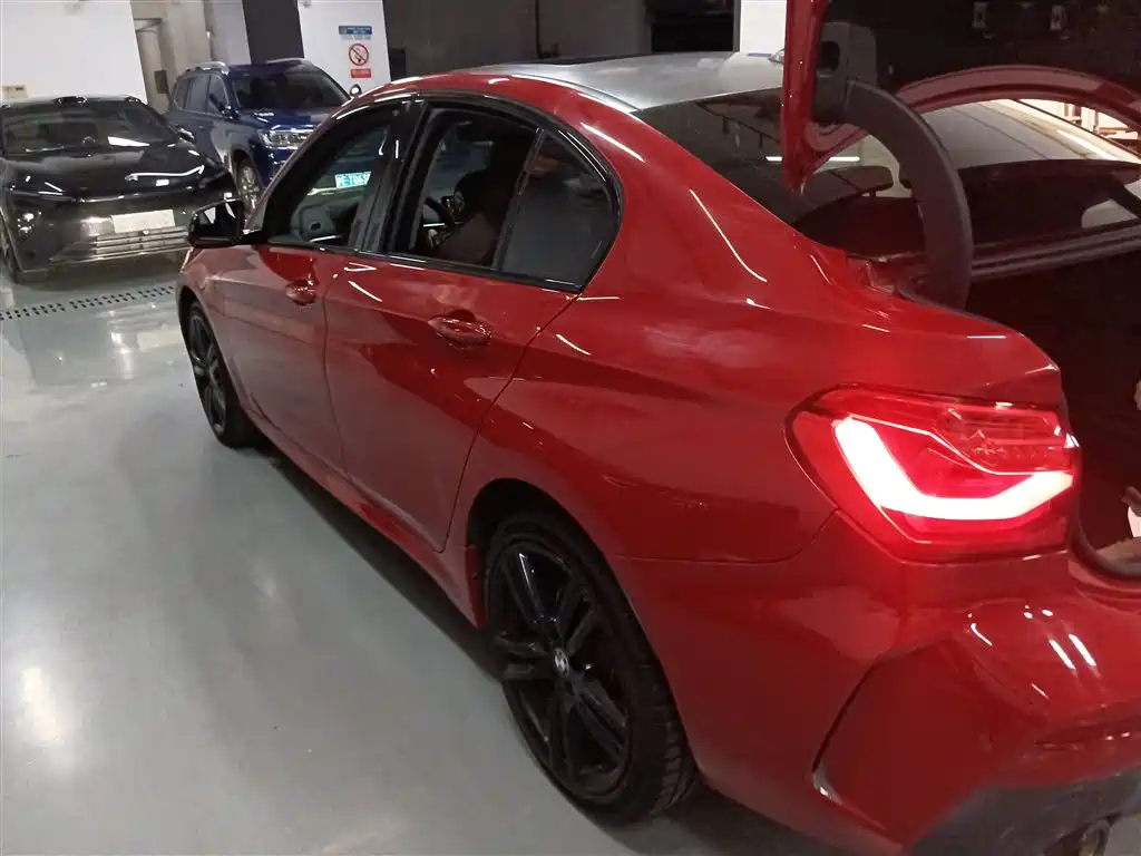BMW  1 SERIES