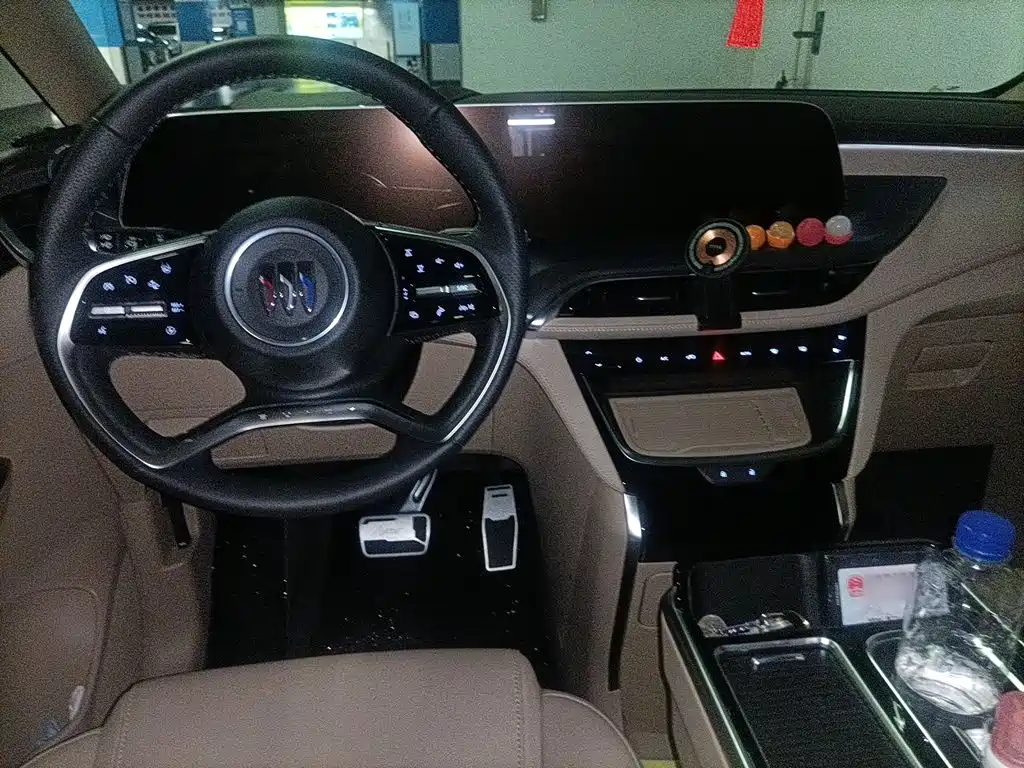 Buick GL8 Hybrid — миниатюра 5
