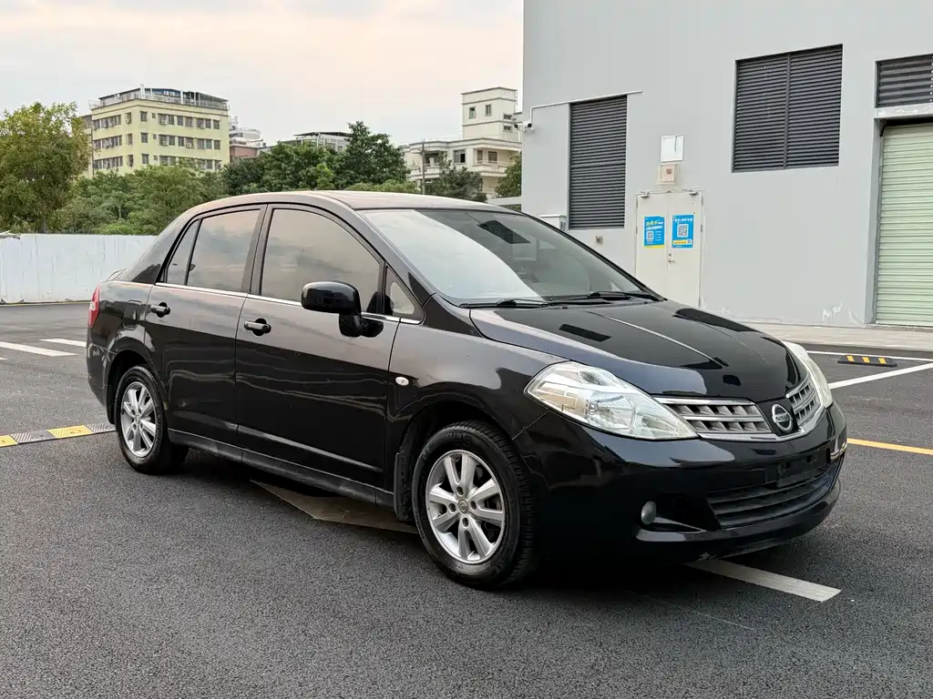 Nissan Tiida 2009 1.6L AT