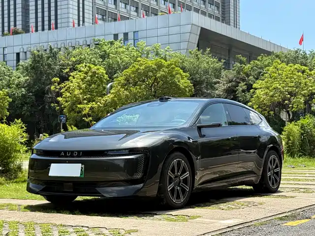 Audi E 5 Sportback 2026 quattro — фото 1