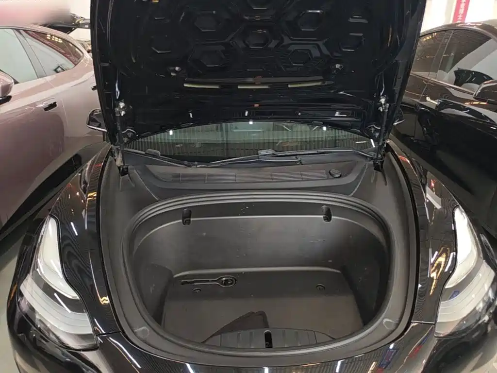 Tesla Model 3 — миниатюра 20