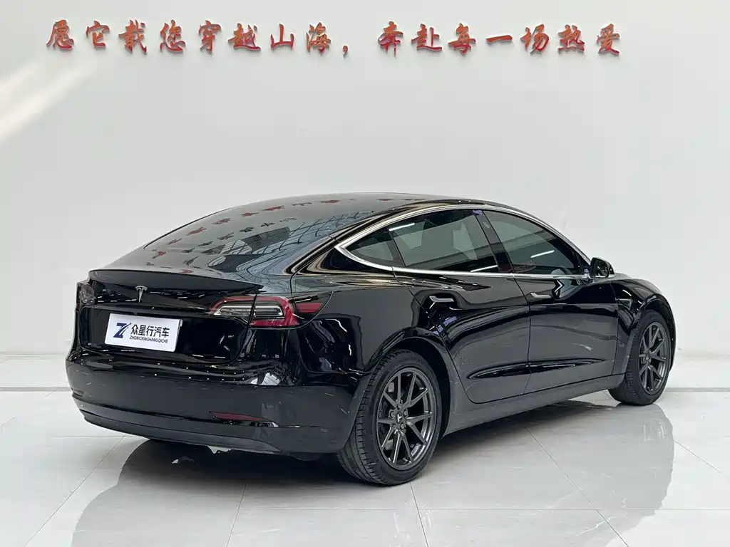 Tesla Model 3 — миниатюра 12