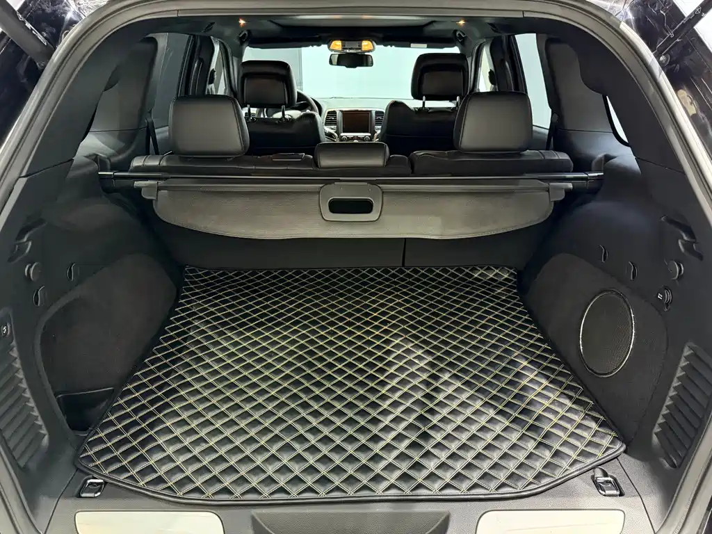 Jeep Grand Cherokee (Import) — миниатюра 13