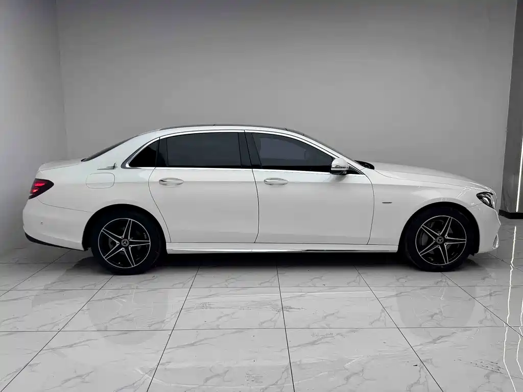 Mercedes-Benz E-Class — миниатюра 15