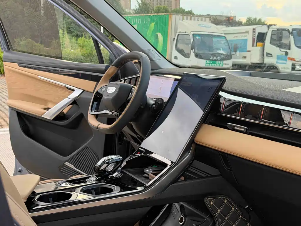 Geely Boyue L — миниатюра 12