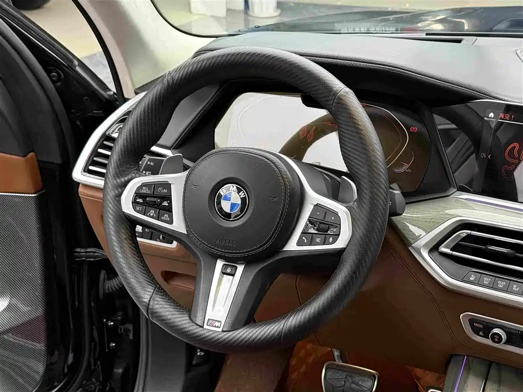 BMW X7 — миниатюра 13