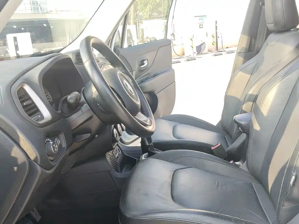 Jeep Renegade — миниатюра 18
