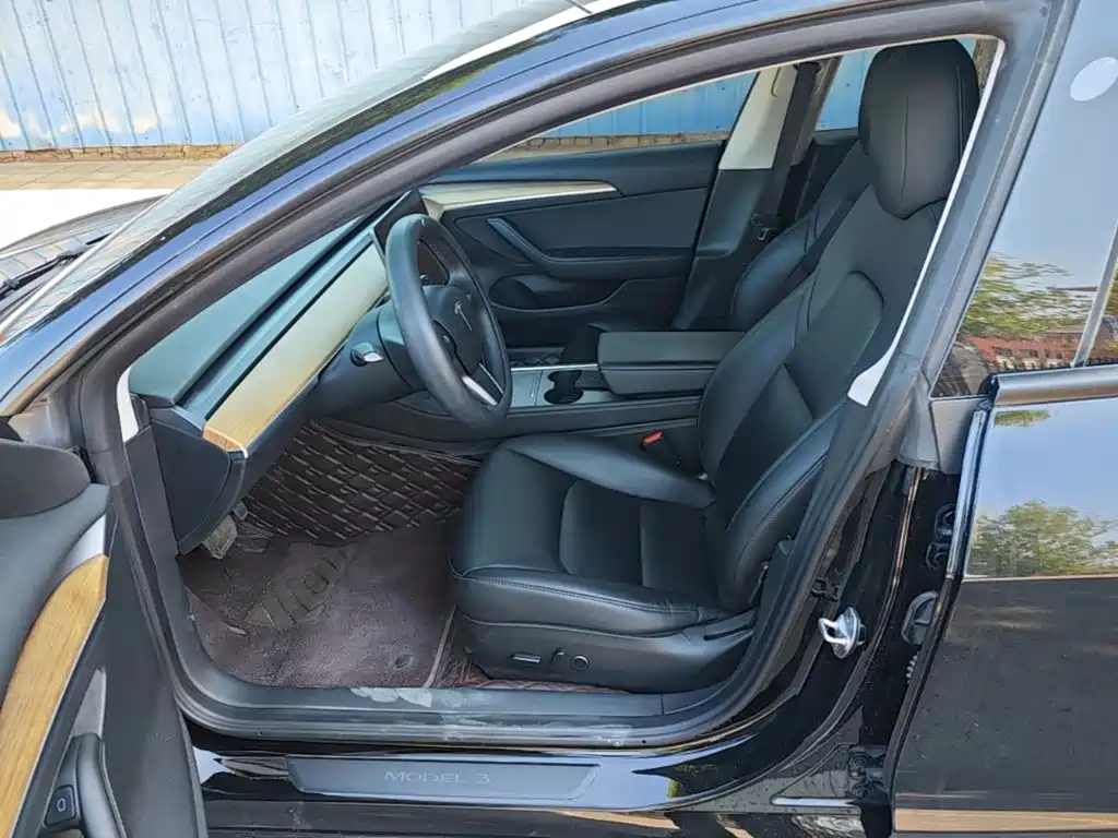 Tesla Model 3 — миниатюра 15