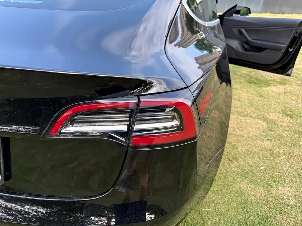 Tesla Model 3 — миниатюра 12