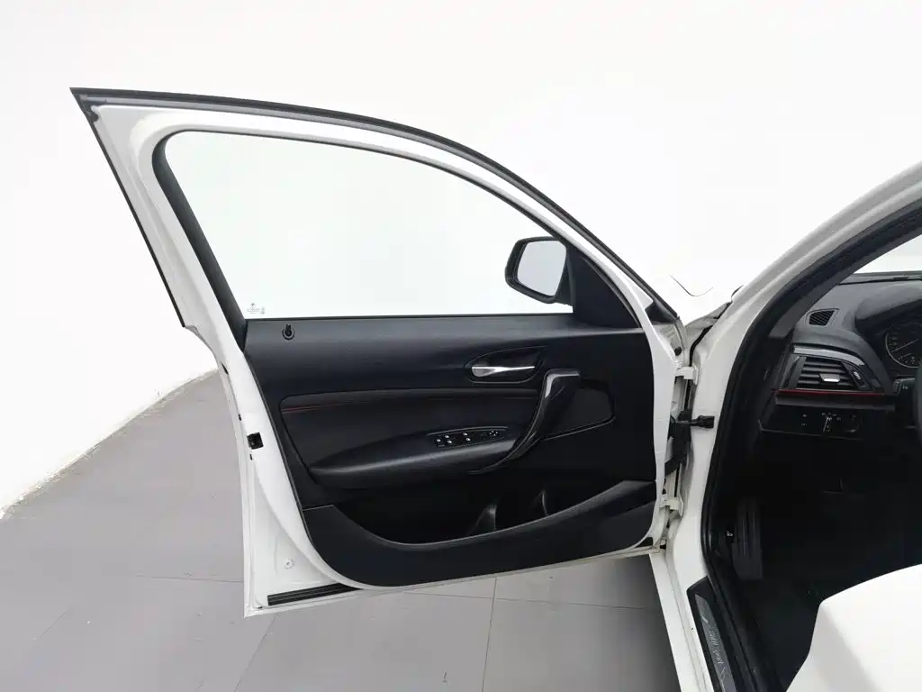 BMW 1 Series (Import) — миниатюра 8