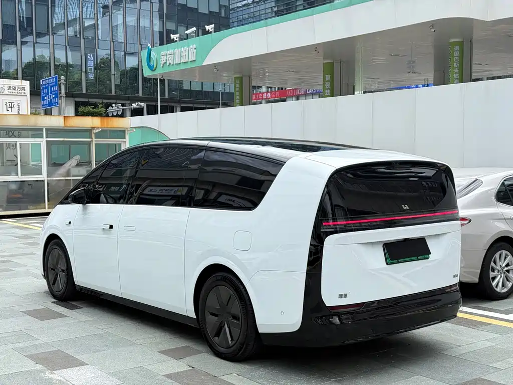 Li Auto Li MEGA — миниатюра 17