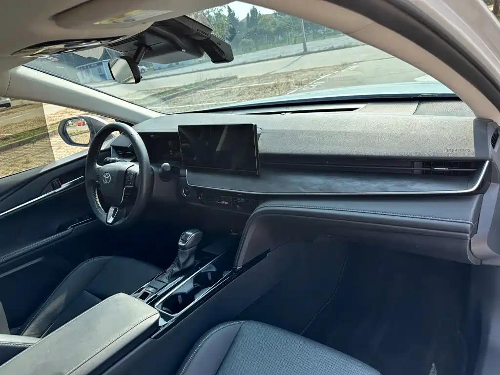 Toyota Camry — миниатюра 17