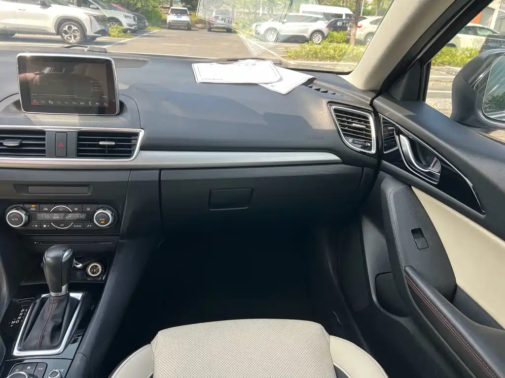 Mazda 3 Axela — миниатюра 14