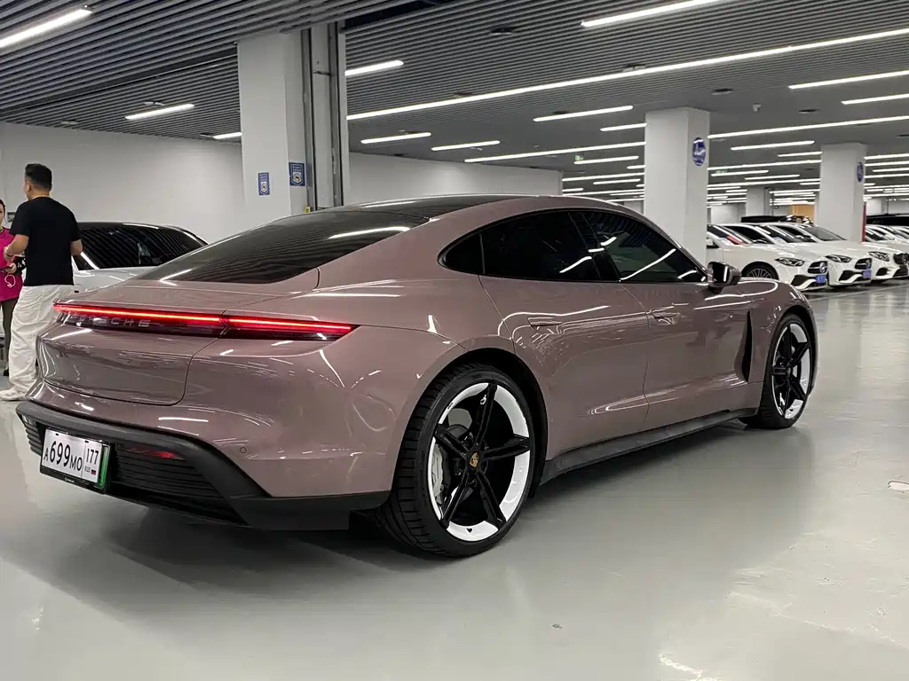 Porsche Taycan — миниатюра 13