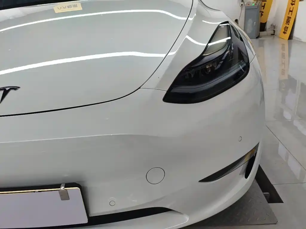 Tesla Model Y — миниатюра 24