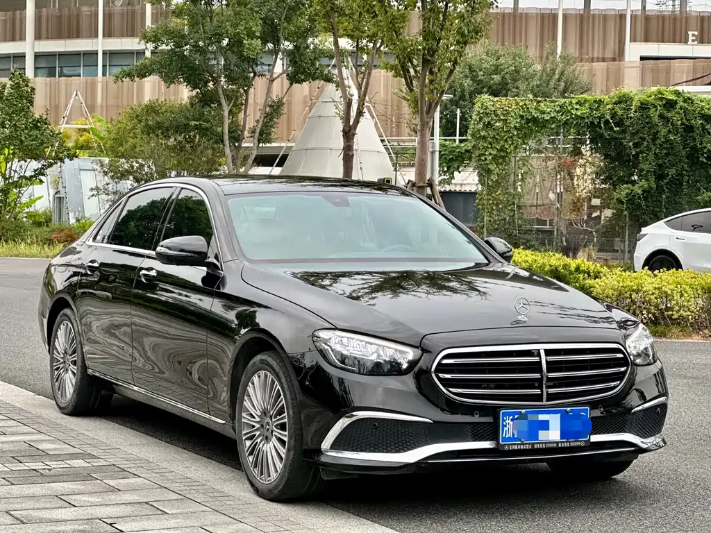 Mercedes-Benz E-Class — миниатюра 3
