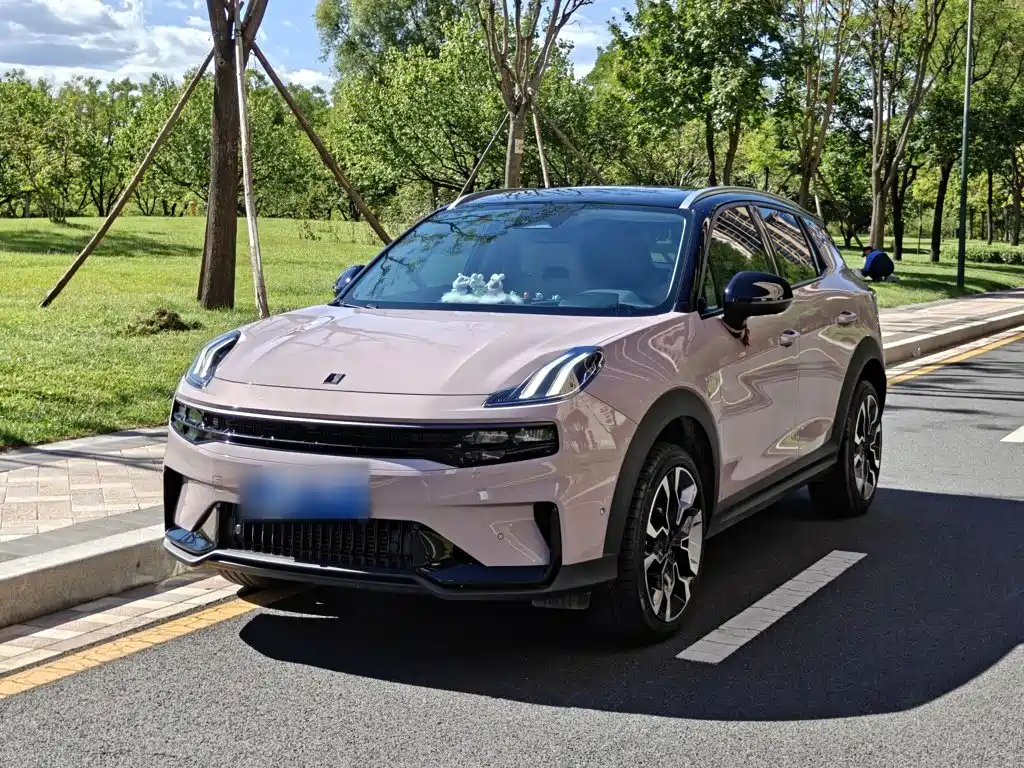 Lynk & Co 06