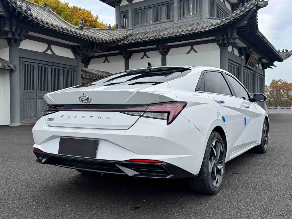 Hyundai Elantra — миниатюра 6