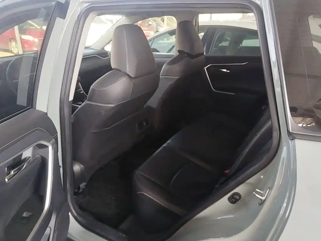 Toyota RAV4 — миниатюра 22