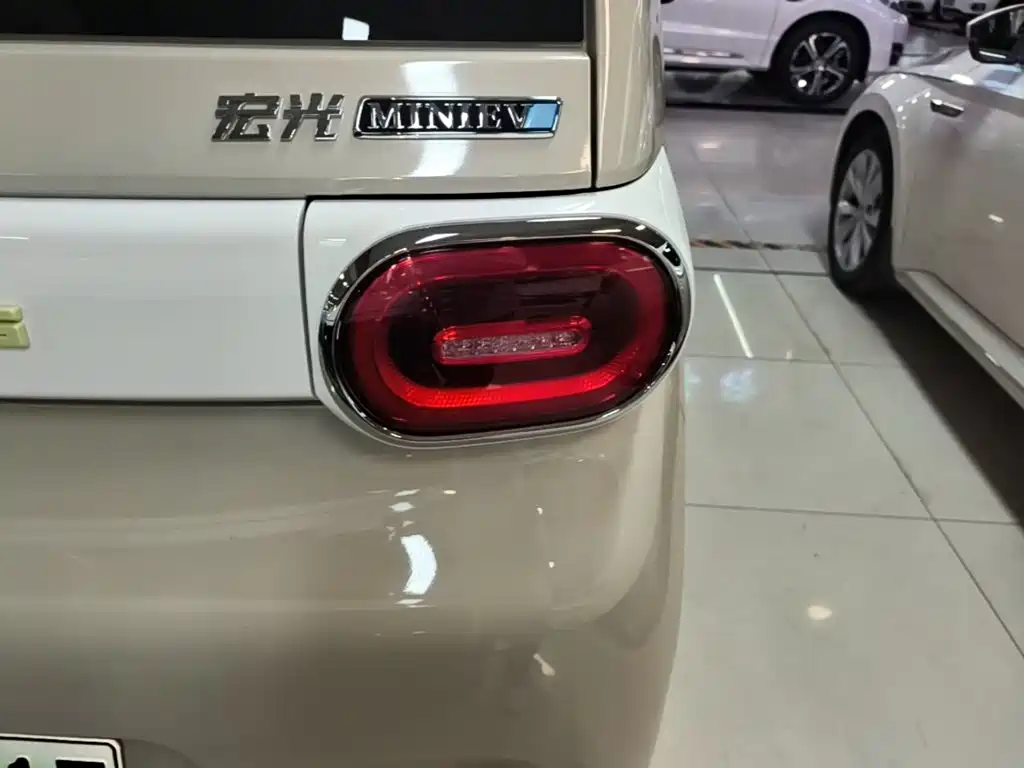 Wuling MINIEV — миниатюра 8