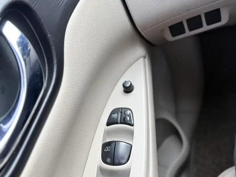 Nissan Tiida — миниатюра 13