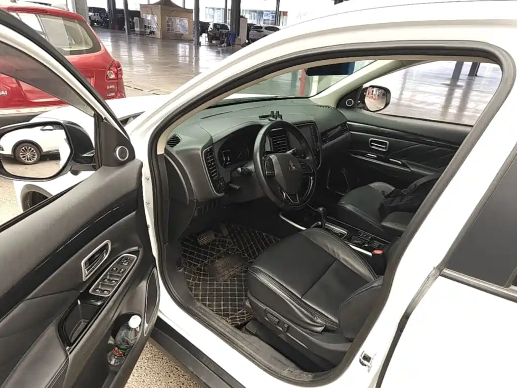 Mitsubishi Outlander — миниатюра 16