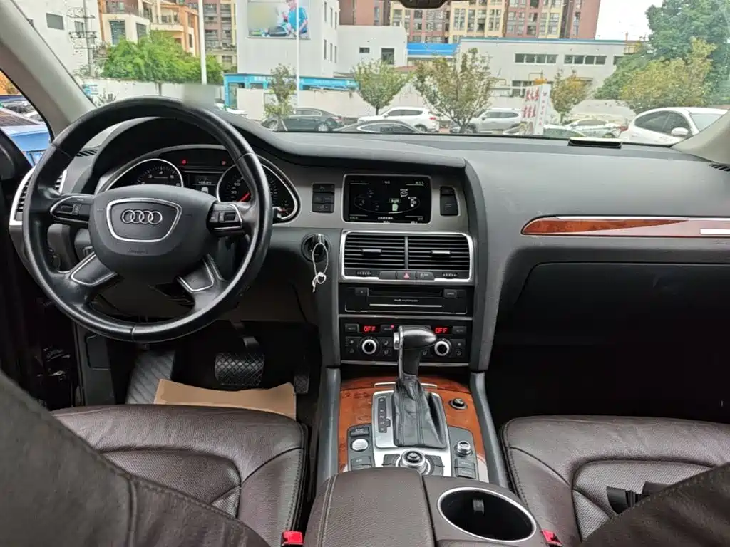 Audi Q7 — миниатюра 10