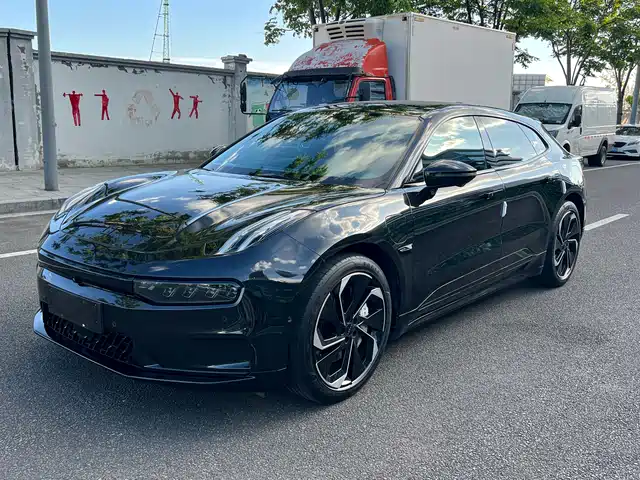 2022 Zeekr 001