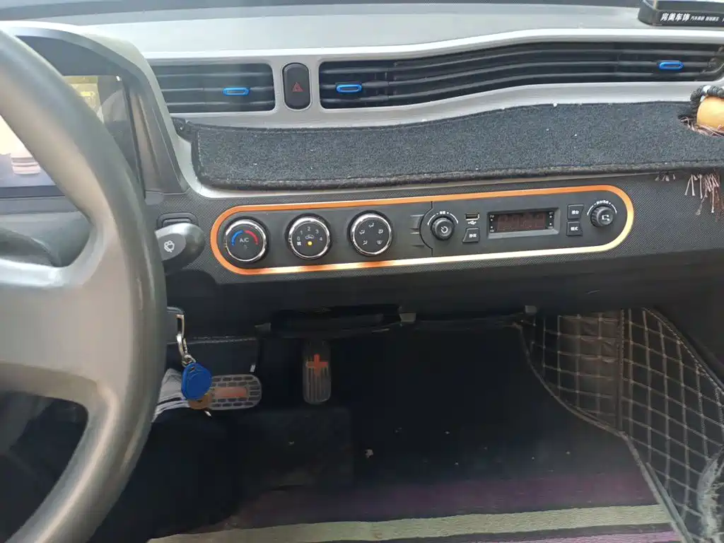 Wuling MINIEV — миниатюра 6
