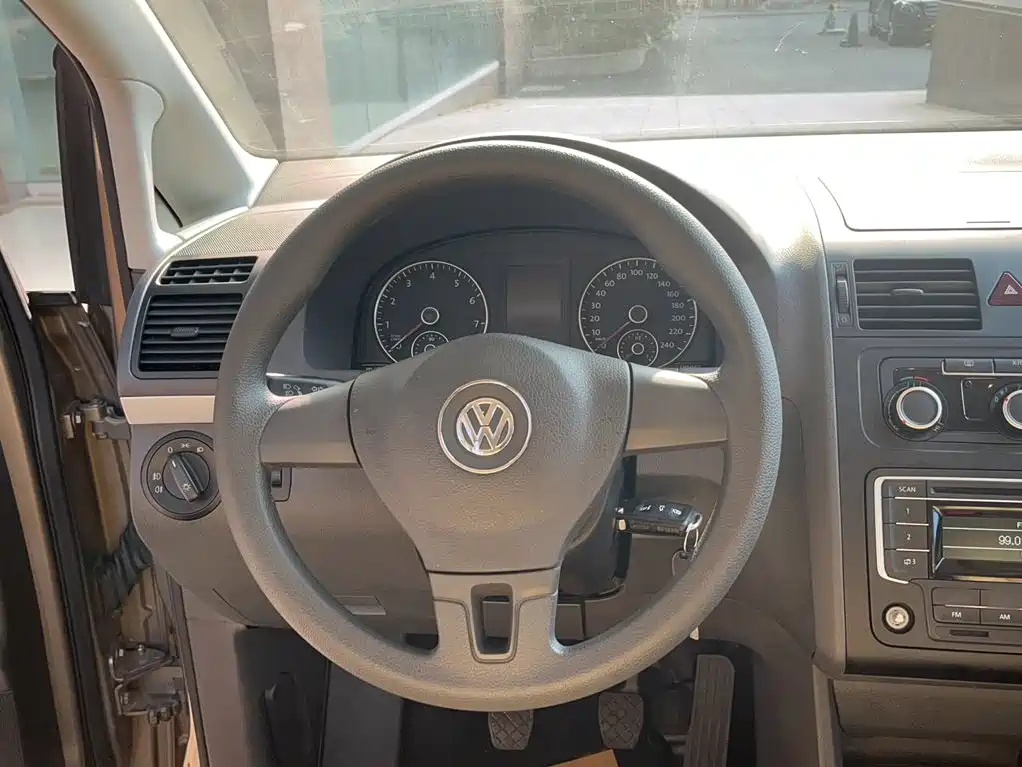 Volkswagen Touran — миниатюра 3