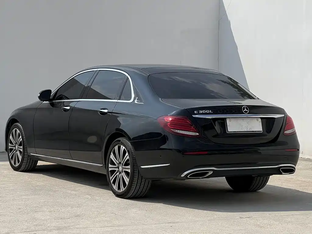 Mercedes-Benz E-Class — миниатюра 10