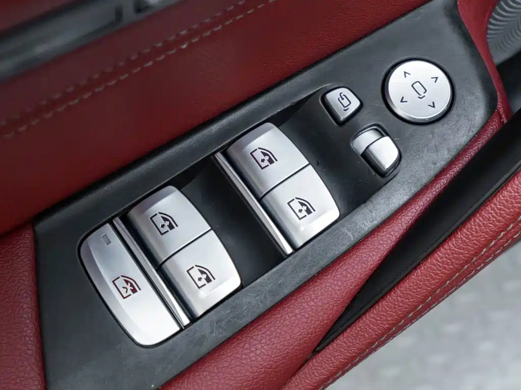 BMW 5 Series — миниатюра 26