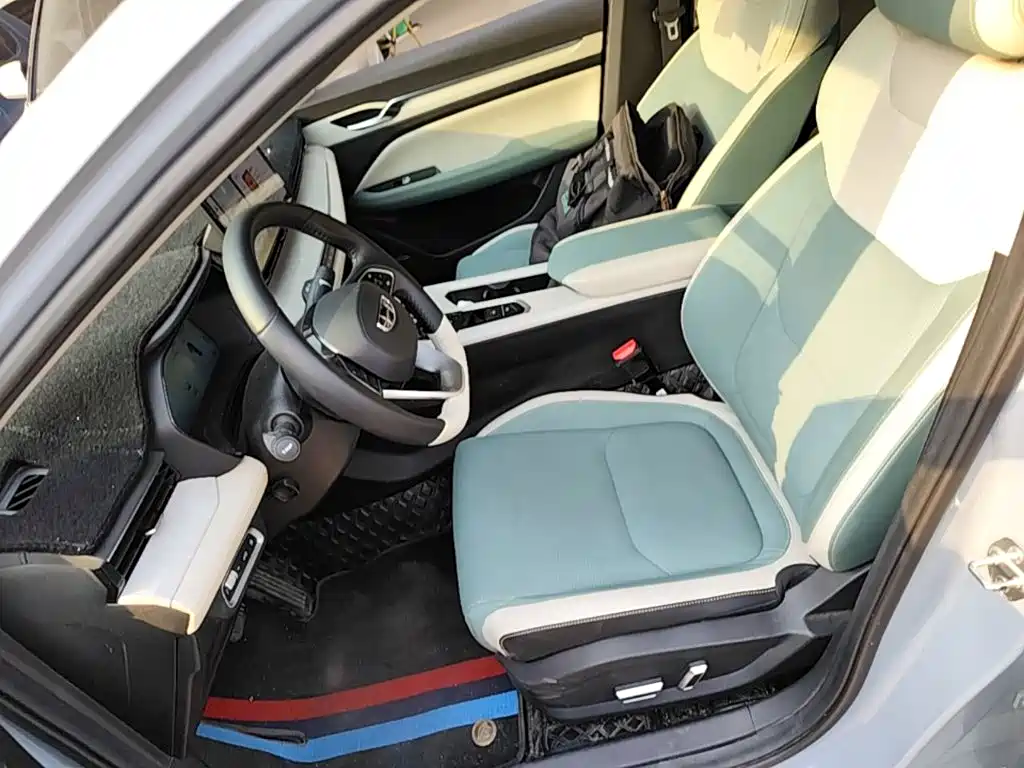Geely L HiP — миниатюра 20