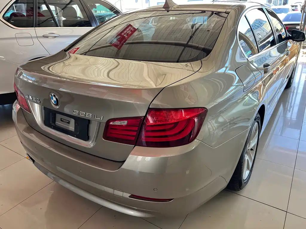 BMW 5 Series — миниатюра 4