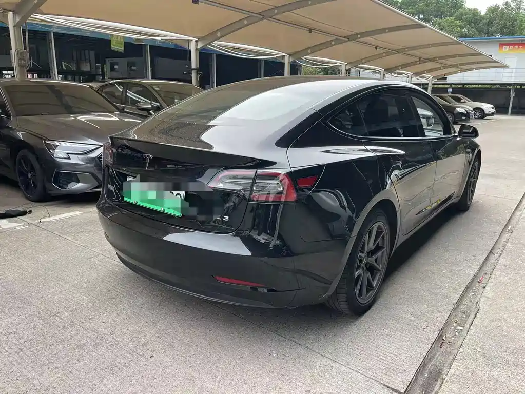 Tesla Model 3 — миниатюра 9