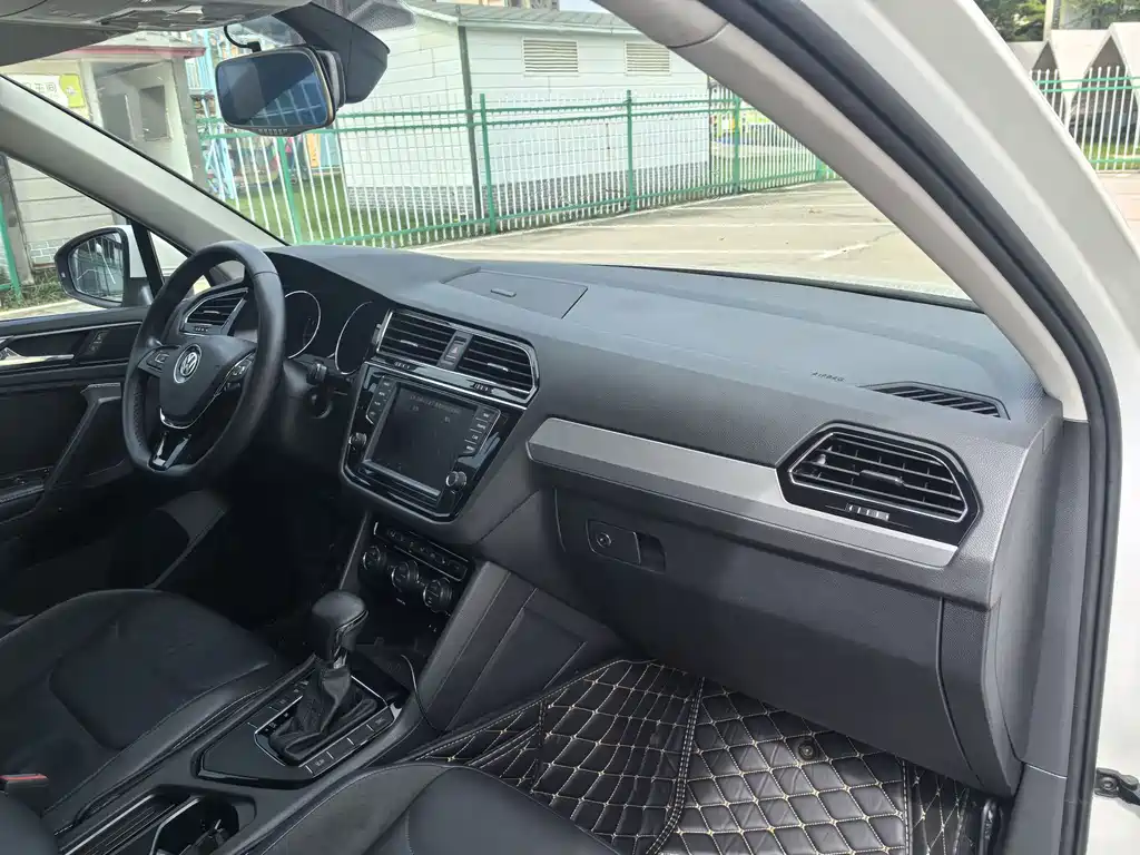 Volkswagen Tiguan L — миниатюра 14