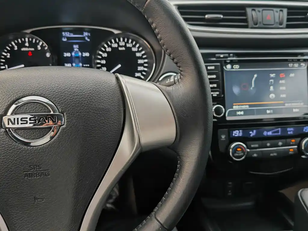Nissan X-Trail — миниатюра 8