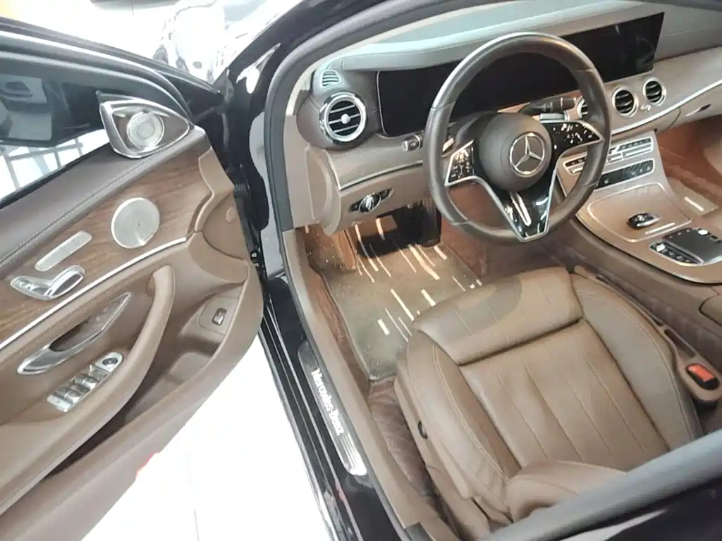 Mercedes-Benz E-Class — миниатюра 16