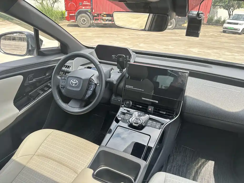Toyota bZ4X — миниатюра 12