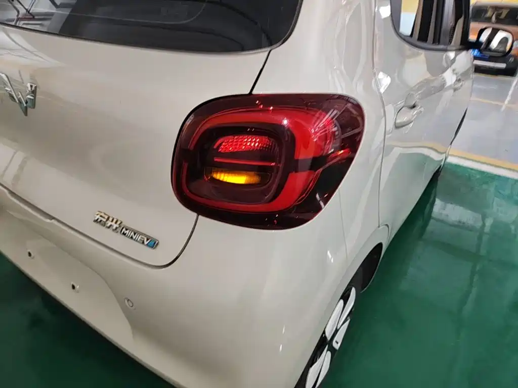 Wuling MINIEV — миниатюра 8