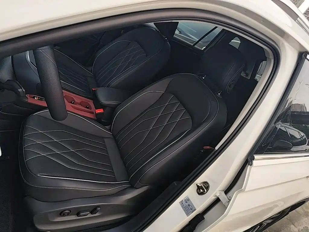 Volkswagen Tiguan L — миниатюра 15