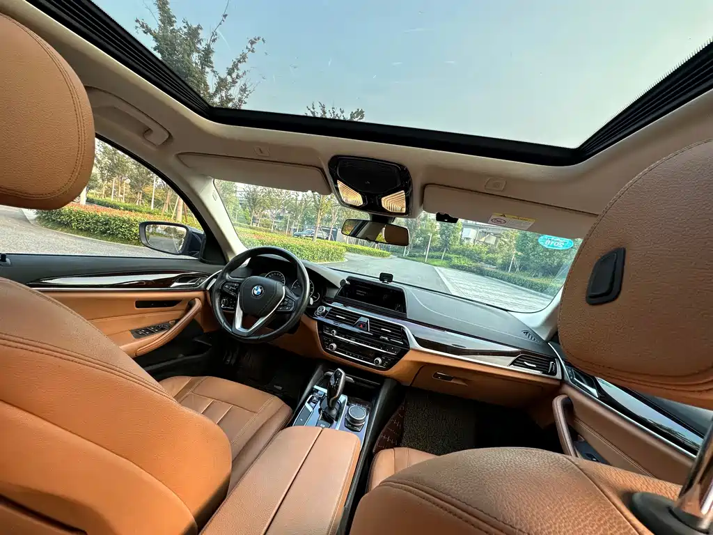 BMW 5 Series — миниатюра 12