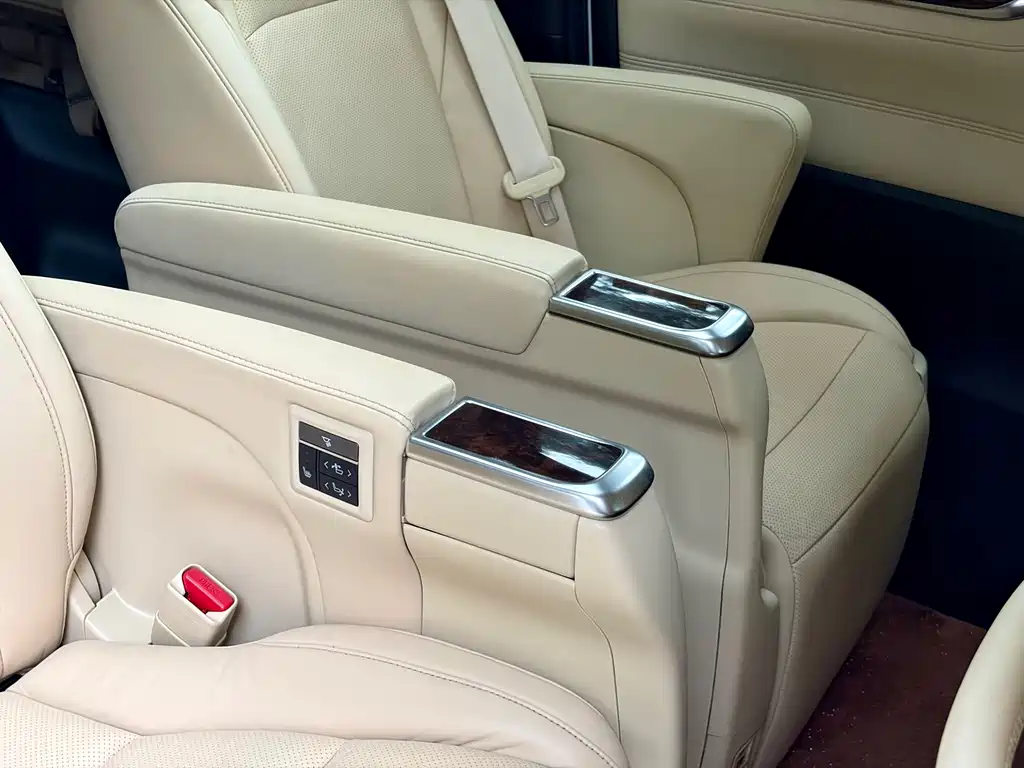 Toyota Alphard — миниатюра 11