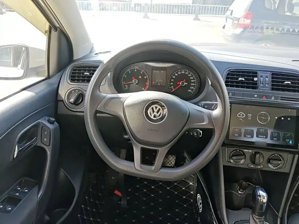 Volkswagen Polo — миниатюра 7