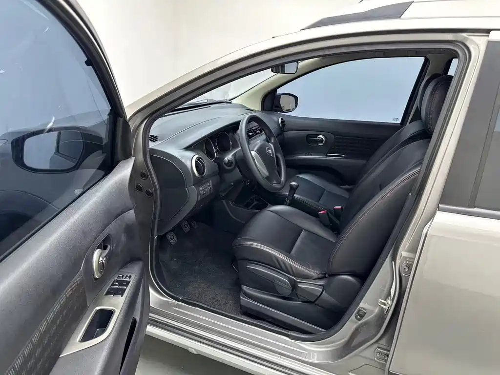 Nissan Livina — миниатюра 5