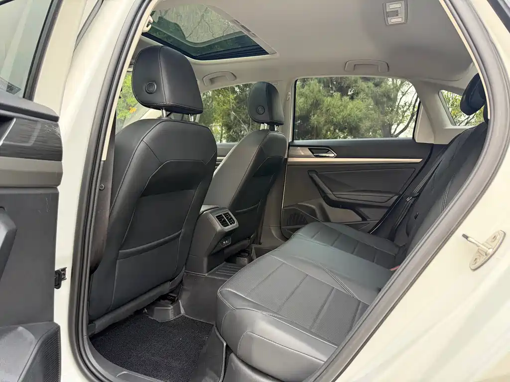Volkswagen Lavida — миниатюра 5
