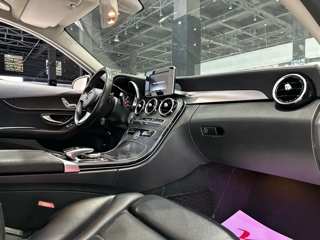 Mercedes-Benz C-Class — миниатюра 14